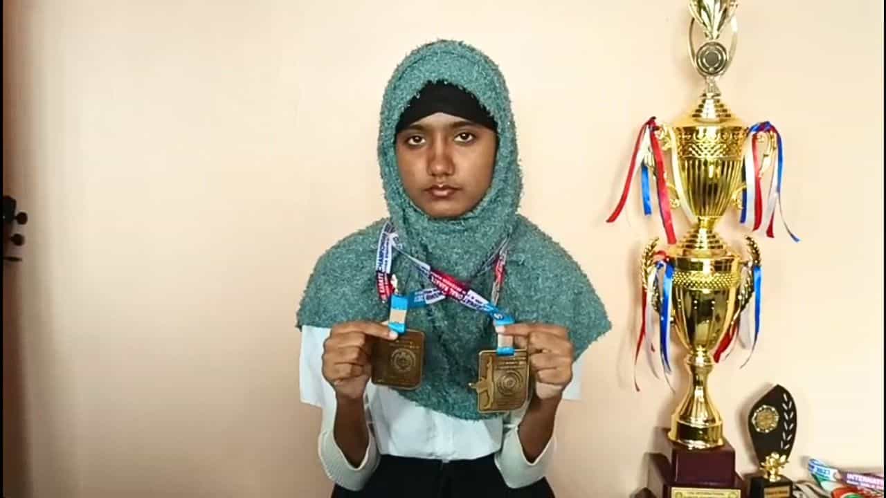 Karate: মুর্শিদাবাদের 'ক্যারাটে কুইন'এর কামাল! আন্তর্জাতিক মিটে জোড়া সোনা ফাহমিদা নাসরিনের Karate: মুর্শিদাবাদের 'ক্যারাটে কুইন'এর কামাল! আন্তর্জাতিক মিটে জোড়া সোনা ফাহমিদা নাসরিনের