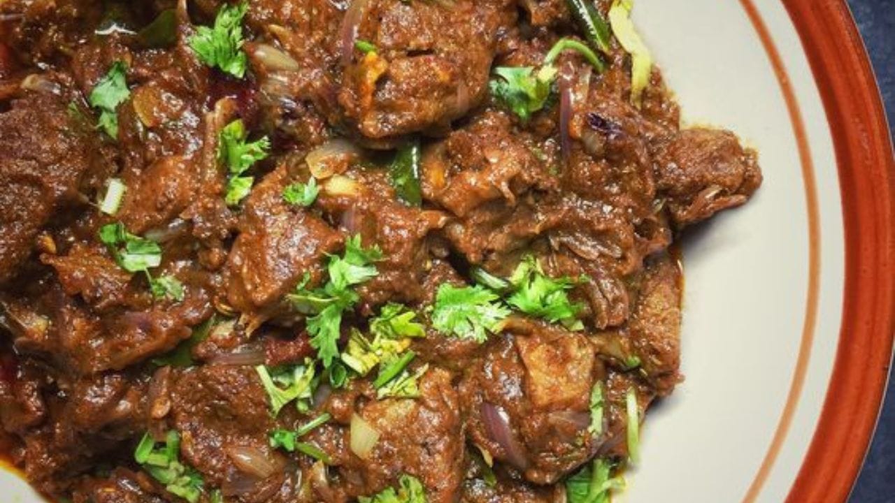 কনকনে শীতে গা গরম করতে বানিয়ে ফেলুন মটন কালা ভুনা, রইল রেসিপি ...