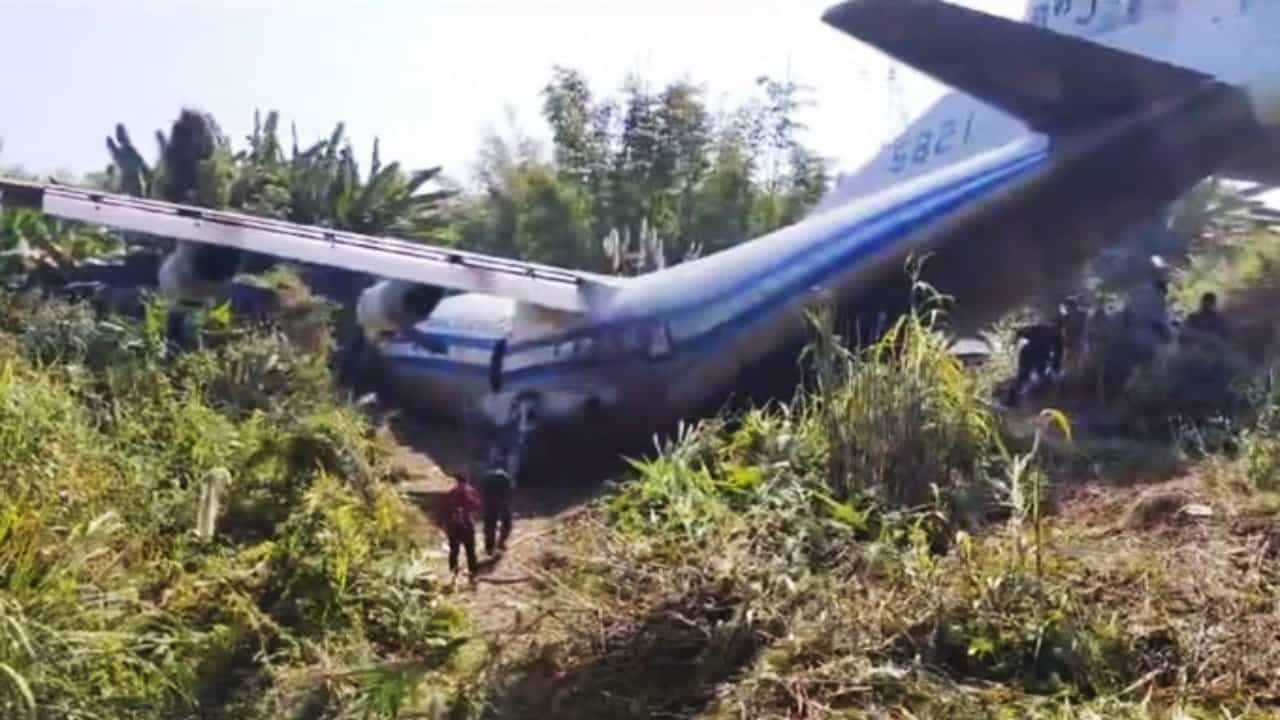 Myanmar Military plane: মিজোরামে দুর্ঘটনার কবলে মায়ানমার সেনার বিমান! Myanmar Military plane: মিজোরামে দুর্ঘটনার কবলে মায়ানমার সেনার বিমান!
