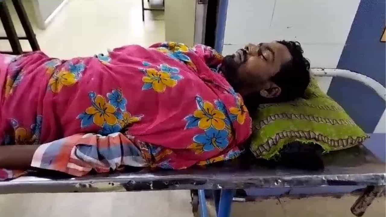 Nadia Hospital: চিকিৎসায় গাফিলতির অভিযোগ, যুবকের মৃত্যুতে উত্তেজনা Nadia Hospital: চিকিৎসায় গাফিলতির অভিযোগ, যুবকের মৃত্যুতে উত্তেজনা
