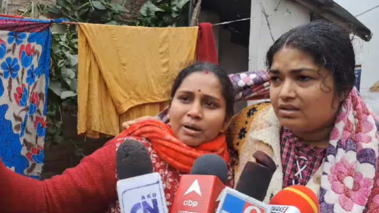 Barrackpur: পাড়ার মহিলার সঙ্গে সম্পর্ক ছিল, তা বলে! দুই সন্তানের সঙ্গেই স্বামীকে ওই অবস্থায় দেখে বোবা হয়ে গেলেন স্ত্রী Barrackpur: পাড়ার মহিলার সঙ্গে সম্পর্ক ছিল, তা বলে! দুই সন্তানের সঙ্গেই স্বামীকে ওই অবস্থায় দেখে বোবা হয়ে গেলেন স্ত্রী