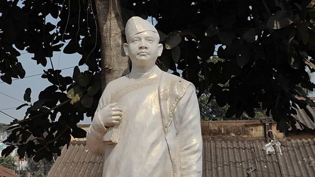 Netaji: এই ফ্রেম ট্রেন্ডিং তা বলে...! জন্মজয়ন্তীতে নেতাজির চশমা নিয়েই এই কাণ্ড Netaji: এই ফ্রেম ট্রেন্ডিং তা বলে...! জন্মজয়ন্তীতে নেতাজির চশমা নিয়েই এই কাণ্ড