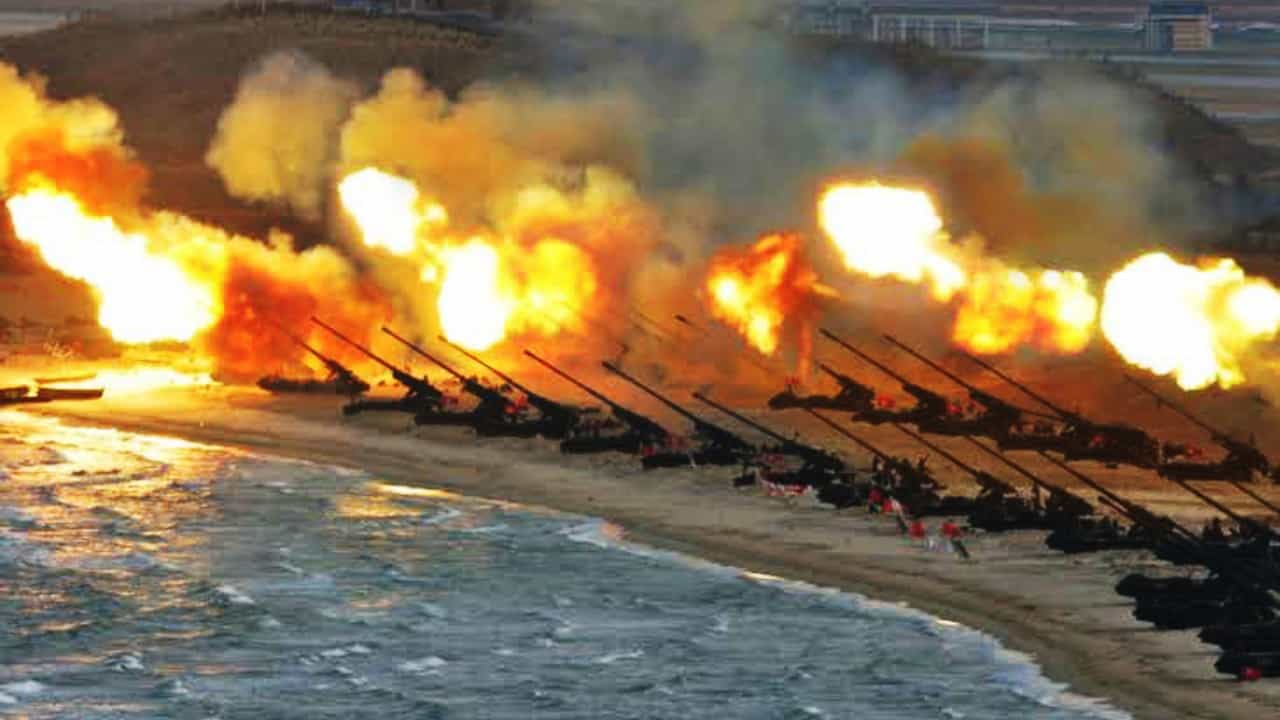 North Korea-South Korea: বছরের শুরুতেই আরও এক যুদ্ধ? দক্ষিণ লক্ষ্য করে ২০০ গোলা ছুড়লেন কিম North Korea-South Korea: বছরের শুরুতেই আরও এক যুদ্ধ? দক্ষিণ লক্ষ্য করে ২০০ গোলা ছুড়লেন কিম