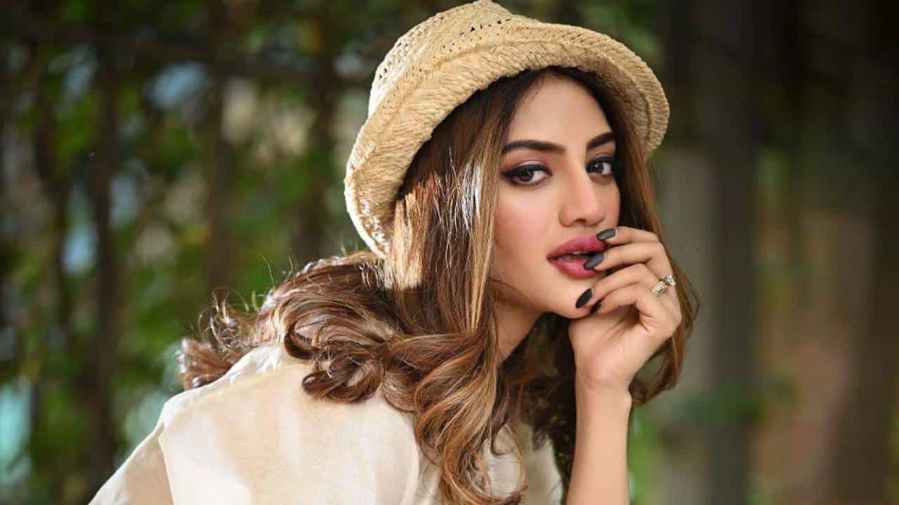 Nusrat Jahan: ডাক পড়েছিল ২৪ জানুয়ারি, ৪ দিন আগেই আদালতে হাজির নুসরত Nusrat Jahan: ডাক পড়েছিল ২৪ জানুয়ারি, ৪ দিন আগেই আদালতে হাজির নুসরত