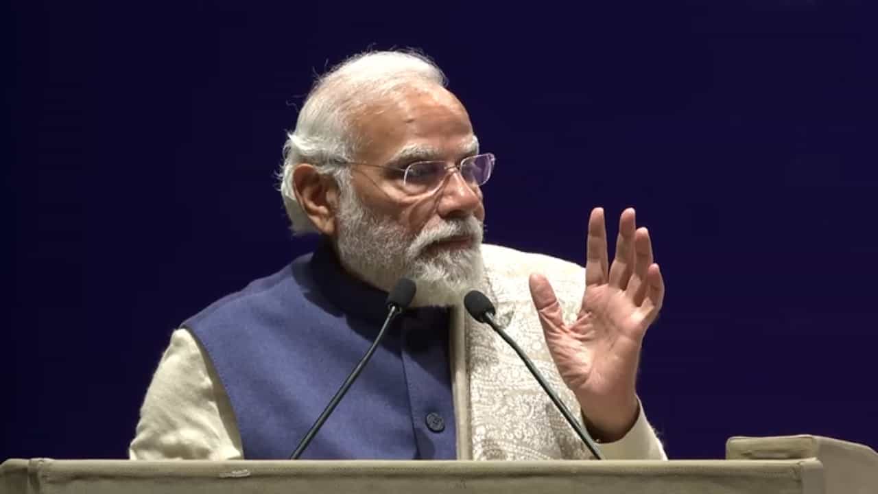পুলিশ আধিকারিকদের সামনে নৌসেনা ও ইসরোর সাফল্য তুলে ধরলেন প্রধানমন্ত্রী পুলিশ আধিকারিকদের সামনে নৌসেনা ও ইসরোর সাফল্য তুলে ধরলেন প্রধানমন্ত্রী