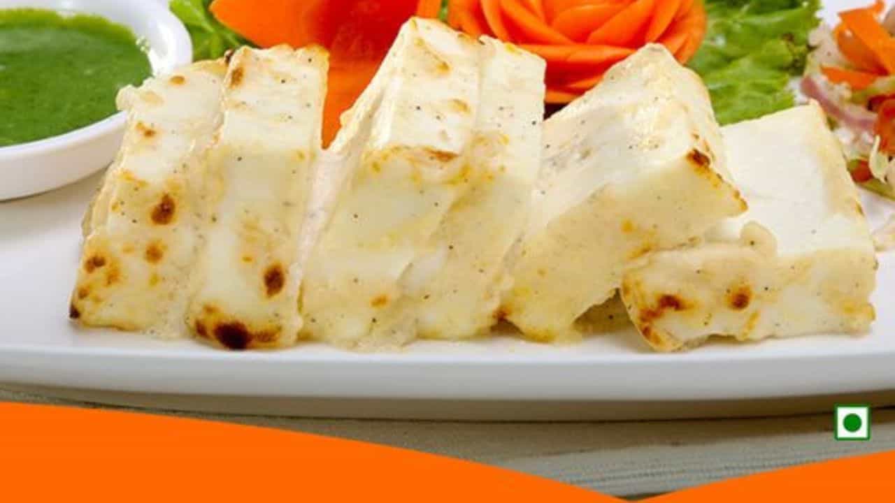 খাদ্যরসিক বাঙালি কিন্তু মাছ, মাংসের পাশাপাশি নিরামিষটাও আয়েশ করে খায়। রকমারি নিরামিষ পদ টানে তাঁদের। (ছবি: Pinterest)