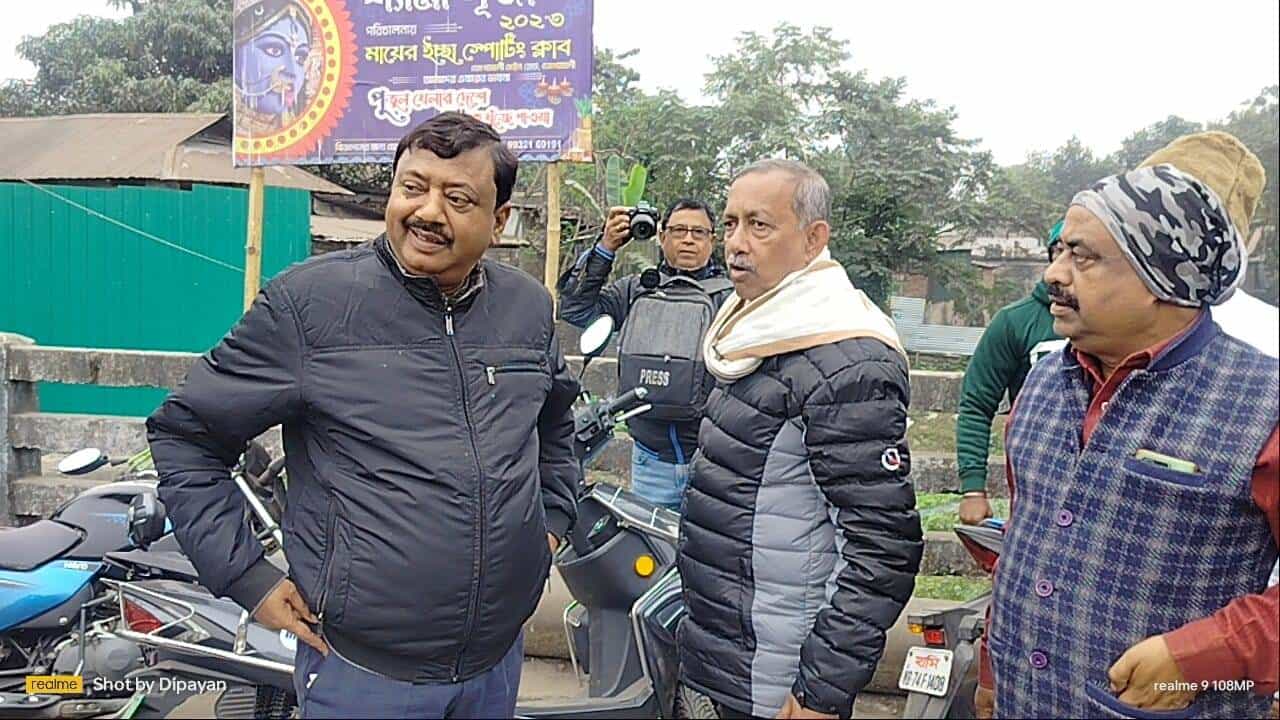 Siliguri: জবরদখলে ধুঁকছে শিলিগুড়ির দুই ফুসফুস, পার্থ-গৌতম আসতেই ভোটব্যাঙ্ক তুলে খোঁচা বিজেপির Siliguri: জবরদখলে ধুঁকছে শিলিগুড়ির দুই ফুসফুস, পার্থ-গৌতম আসতেই ভোটব্যাঙ্ক তুলে খোঁচা বিজেপির