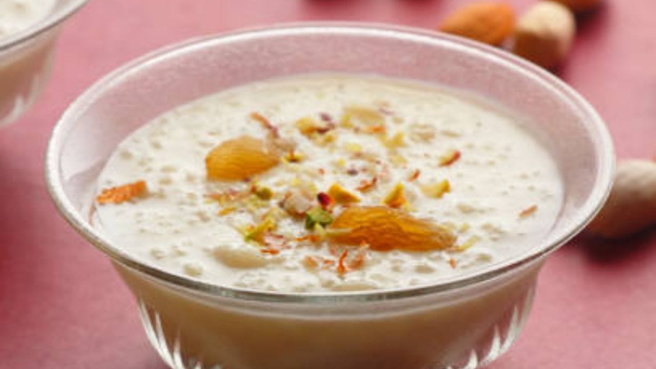বাড়িতে শুভ অনুষ্ঠান মানে পায়েস হবেই। জন্মদিন, বিয়ে, অন্নপ্রাশন, পুজো, গৃহপ্রবেশ এসবে পায়েস থাকবেই। পায়েস বানানো কিন্তু একটা শিল্প। সুন্দর করে মাপে দুধ, চাল দিলে তবেই পায়েস বানানো যায়