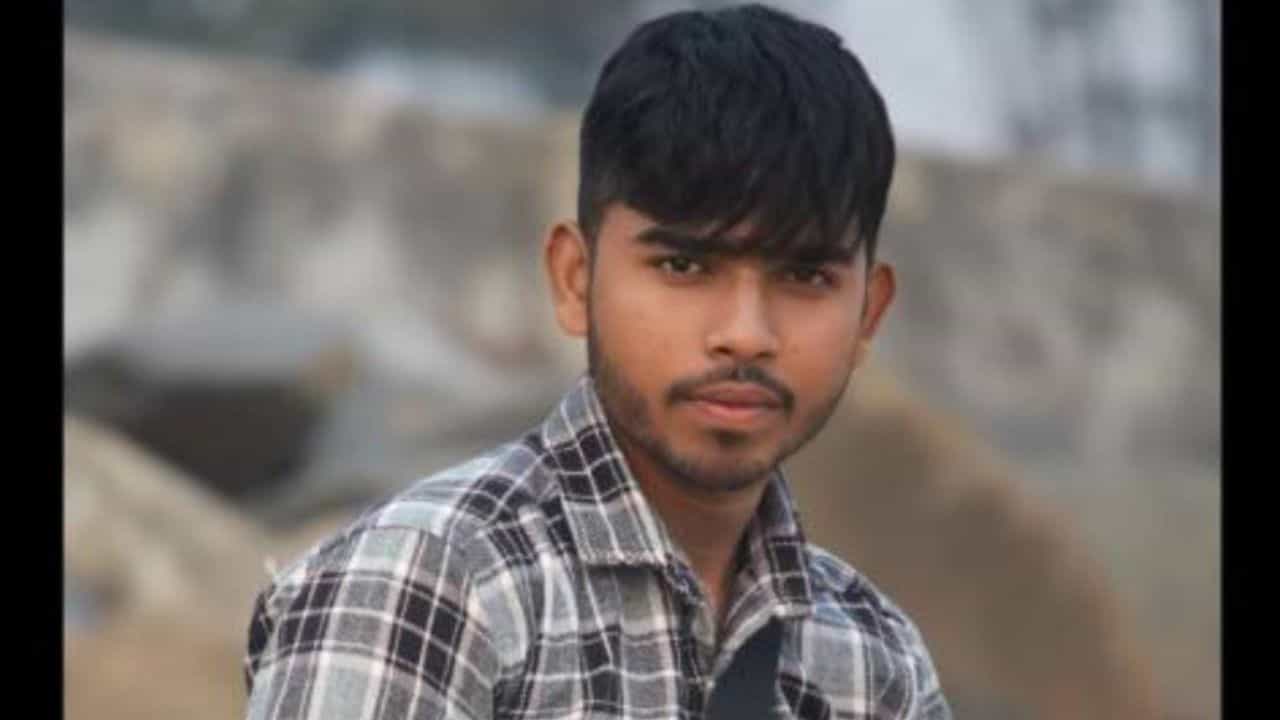 Mysterious Death: যুবকের অস্বাভাবিক মৃত্যুতে তপ্ত মুকুন্দপুর, প্রগতি ময়দান থানার সামনে দেহে ফেলে বিক্ষোভ Mysterious Death: যুবকের অস্বাভাবিক মৃত্যুতে তপ্ত মুকুন্দপুর, প্রগতি ময়দান থানার সামনে দেহে ফেলে বিক্ষোভ