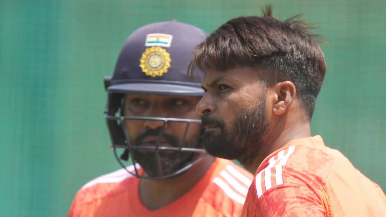 Rohit Sharma: গাভাসকর চাইছেন বাংলার পেসারকে, রোহিতের ভরসা প্রসিধ! Rohit Sharma: গাভাসকর চাইছেন বাংলার পেসারকে, রোহিতের ভরসা প্রসিধ!