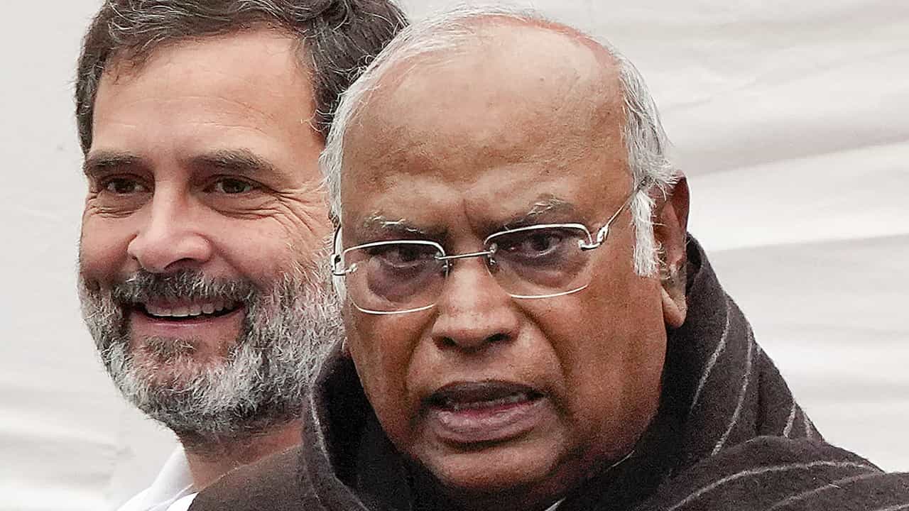 ৪২১ থেকে কংগ্রেস নামছে মাত্র ২৫৫-য়? বাংলা-সহ কোন রাজ্যে ক'জন প্রার্থী? ৪২১ থেকে কংগ্রেস নামছে মাত্র ২৫৫-য়? বাংলা-সহ কোন রাজ্যে ক'জন প্রার্থী?