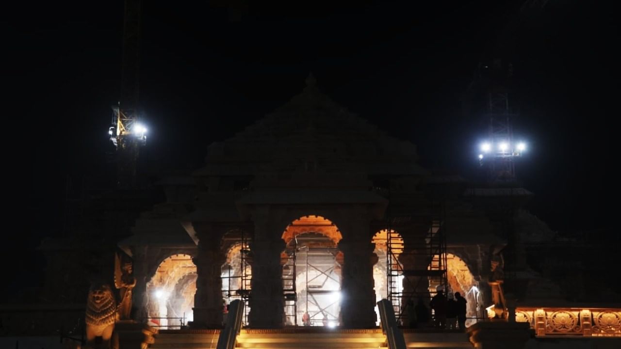 রাতের অন্ধকারে আলো ঝলমলে রাম মন্দির প্রাঙ্গনের ছবি শেয়ার করল রাম জন্মভূমি তীর্থক্ষেত্র ট্রাস্ট