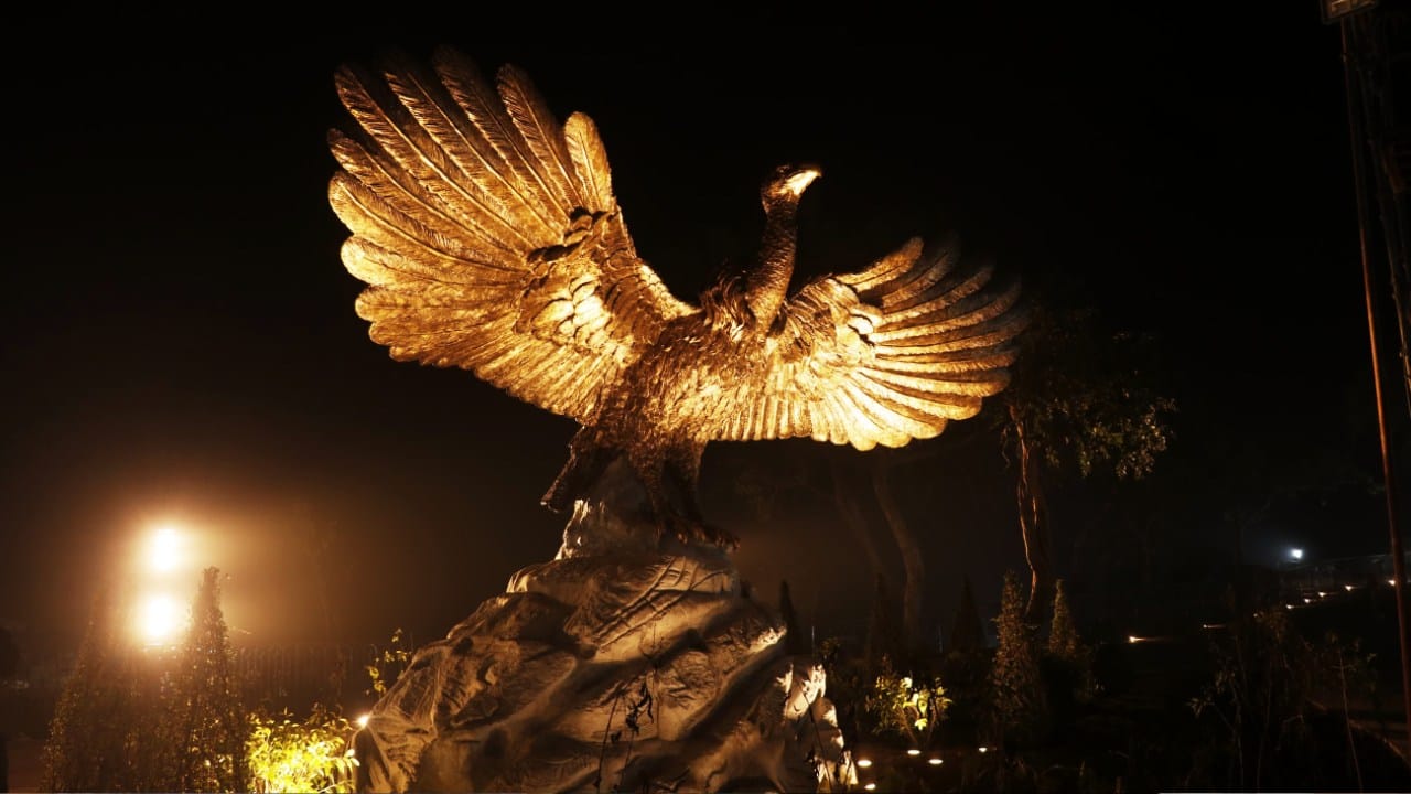 রামায়ণে জটায়ু পাখির ভূমিক অত্যন্ত গুরুত্বপূর্ণ, রাম মন্দির চত্বরে কুবের দুর্গে স্থাপন করা হয়েছে এই জটায়ুর মূর্তিটি