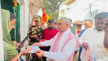 Dilip Ghosh on Ram Mandir: হাতে রামমন্দিরের আমন্ত্রণ পত্র, এলাকাবাসীর দুয়ারে-দুয়ারে দিলীপ ঘোষ