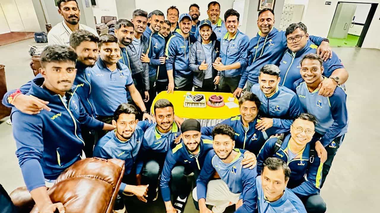 Ranji Trophy: ক্যাপ্টেন রানে ফিরলেন, বাংলাকে টানছেন সেই অনুষ্টুপ Ranji Trophy: ক্যাপ্টেন রানে ফিরলেন, বাংলাকে টানছেন সেই অনুষ্টুপ