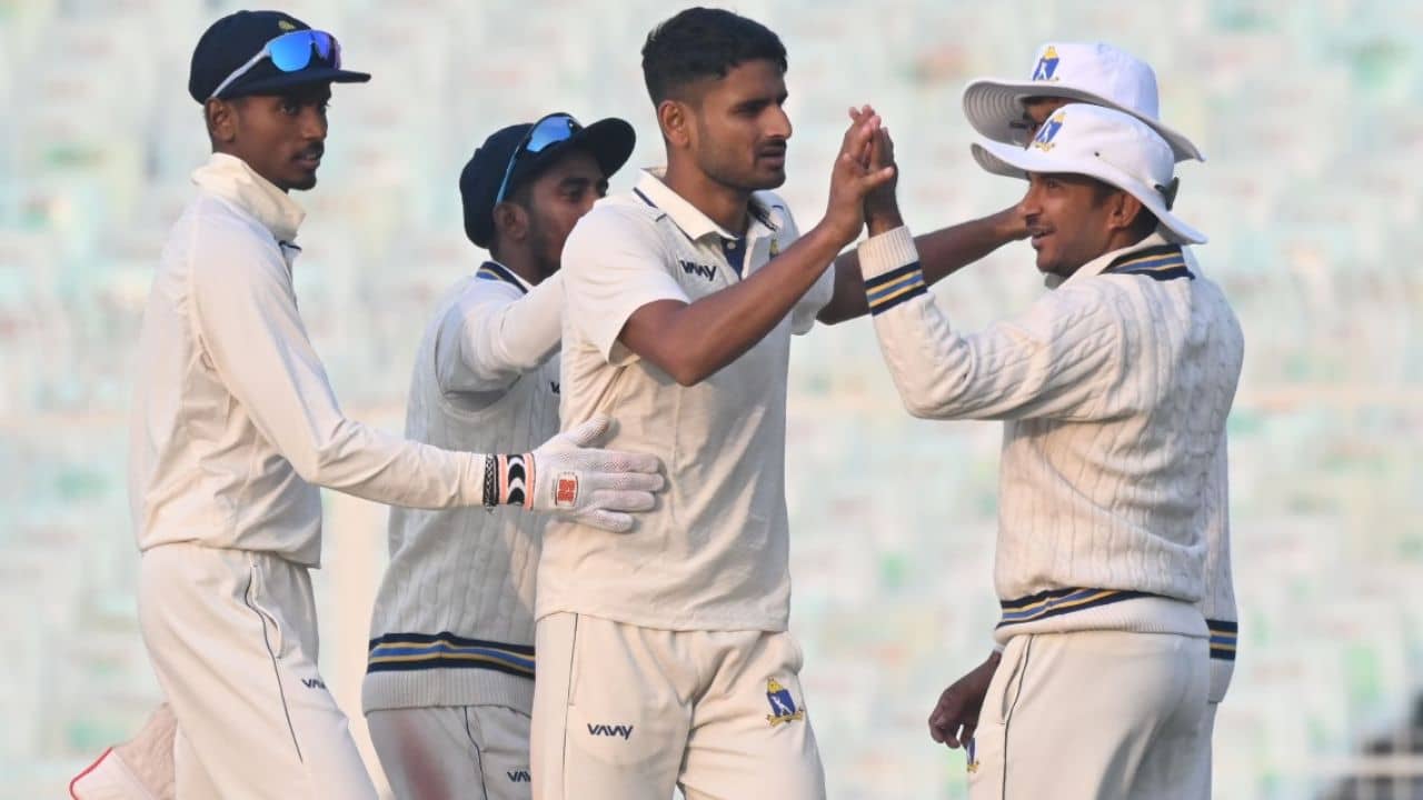 Ranji Trophy: সুরজের আলোয় প্রথম জয়ের স্বপ্ন দেখছে বাংলা