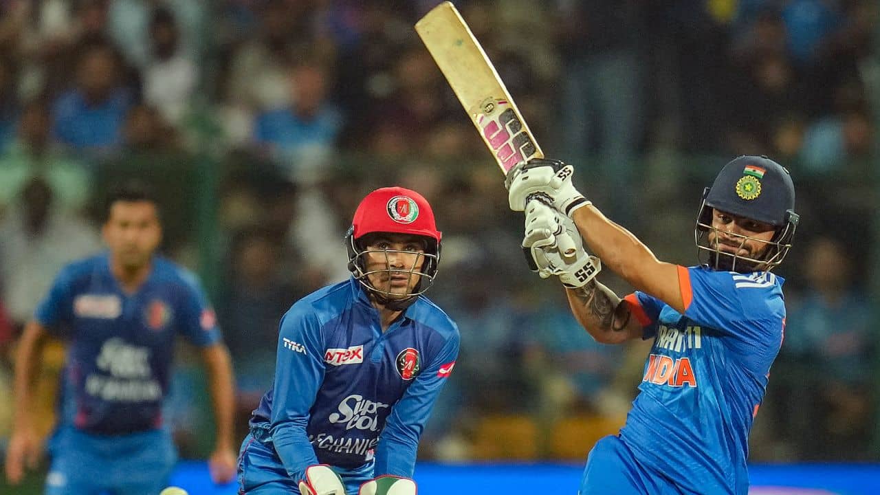 Rinku Singh: সৌরভের বাপি বাড়ি যা ঢঙে ছয় মেরে হাফসেঞ্চুরি ফিনিশার রিঙ্কুর!