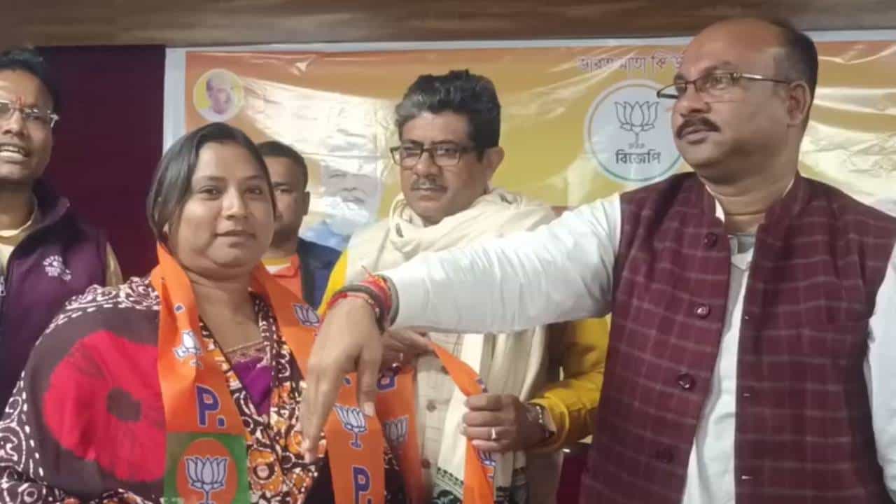 BJP Joining: ‘মহিলাদের সম্মান নেই’, তৃণমূল ছেড়ে বিজেপিতে যোগ দিয়ে তোপ নেত্রীর BJP Joining: ‘মহিলাদের সম্মান নেই’, তৃণমূল ছেড়ে বিজেপিতে যোগ দিয়ে তোপ নেত্রীর