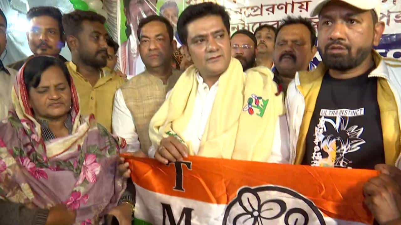 TMC joining: ঘর ভাঙল হাত শিবিরের, তৃণমূলে যোগ কংগ্রেস নেতার TMC joining: ঘর ভাঙল হাত শিবিরের, তৃণমূলে যোগ কংগ্রেস নেতার