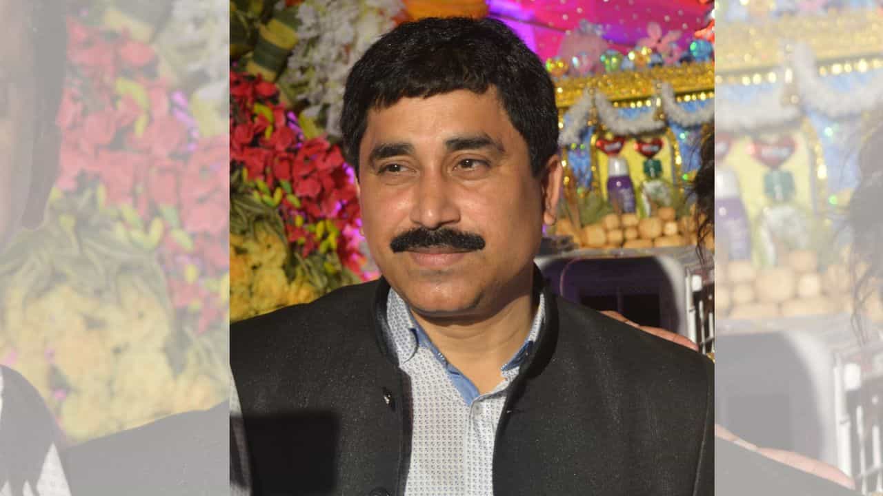Sankar Addhya: 'ইন্ডিয়ানে' হচ্ছে না, কমোডের বায়না ডাকুর, আর চাই মাংস Sankar Addhya: 'ইন্ডিয়ানে' হচ্ছে না, কমোডের বায়না ডাকুর, আর চাই মাংস