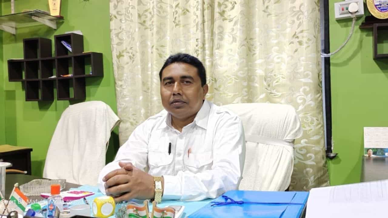 Sheikh Shajahan: তবে কি ঝেড়ে ফেলতে চাইছে তৃণমূল? সন্দেশখালির শেখ শাহজাহানের দায়িত্ব গেল অন্যের হাতে Sheikh Shajahan: তবে কি ঝেড়ে ফেলতে চাইছে তৃণমূল? সন্দেশখালির শেখ শাহজাহানের দায়িত্ব গেল অন্যের হাতে