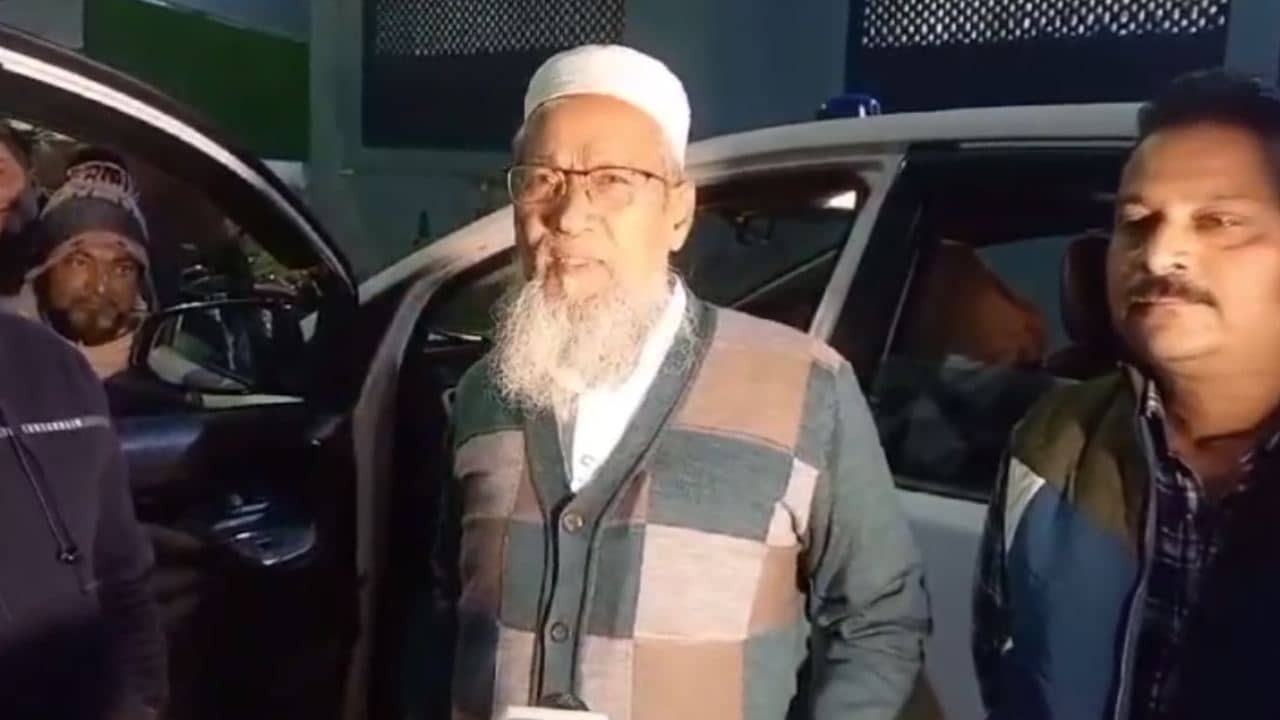 Siddiqullah Chowdhury: বাথরুমে পড়ে গিয়ে পায়ে চোট, X-Ray করাতে গিয়েও হাসপাতাল থেকে ফিরতে হল মন্ত্রীকে