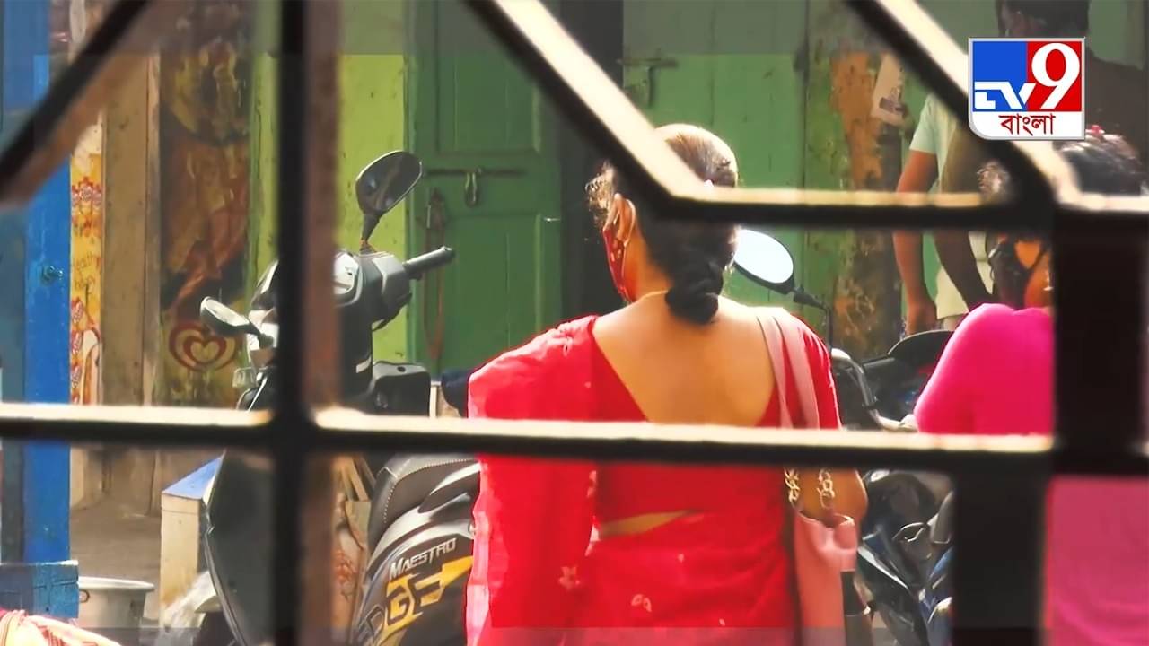 Working Woman: প্রতিদিন সন্তানকে নামী স্কুলে পাঠিয়ে অন্য লোকের বিছানায় যান! জানেন আজ তিনিই কিন্তু রোল মডেল