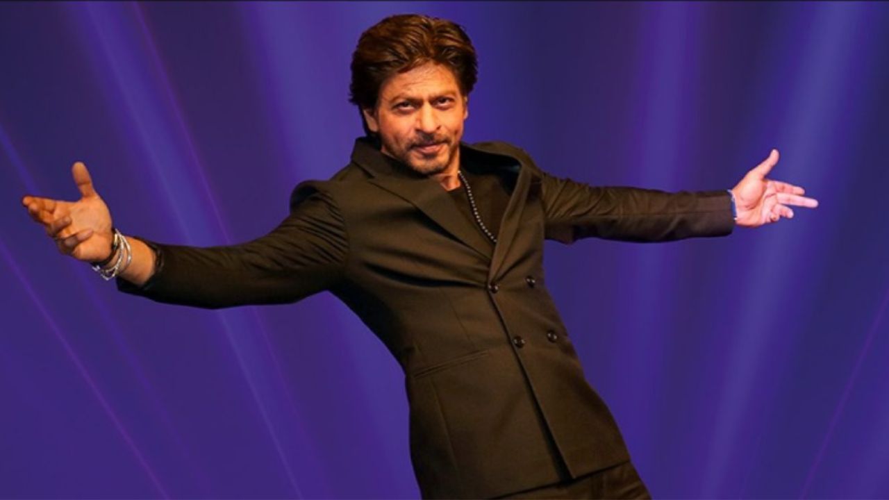 Srk pose (1)