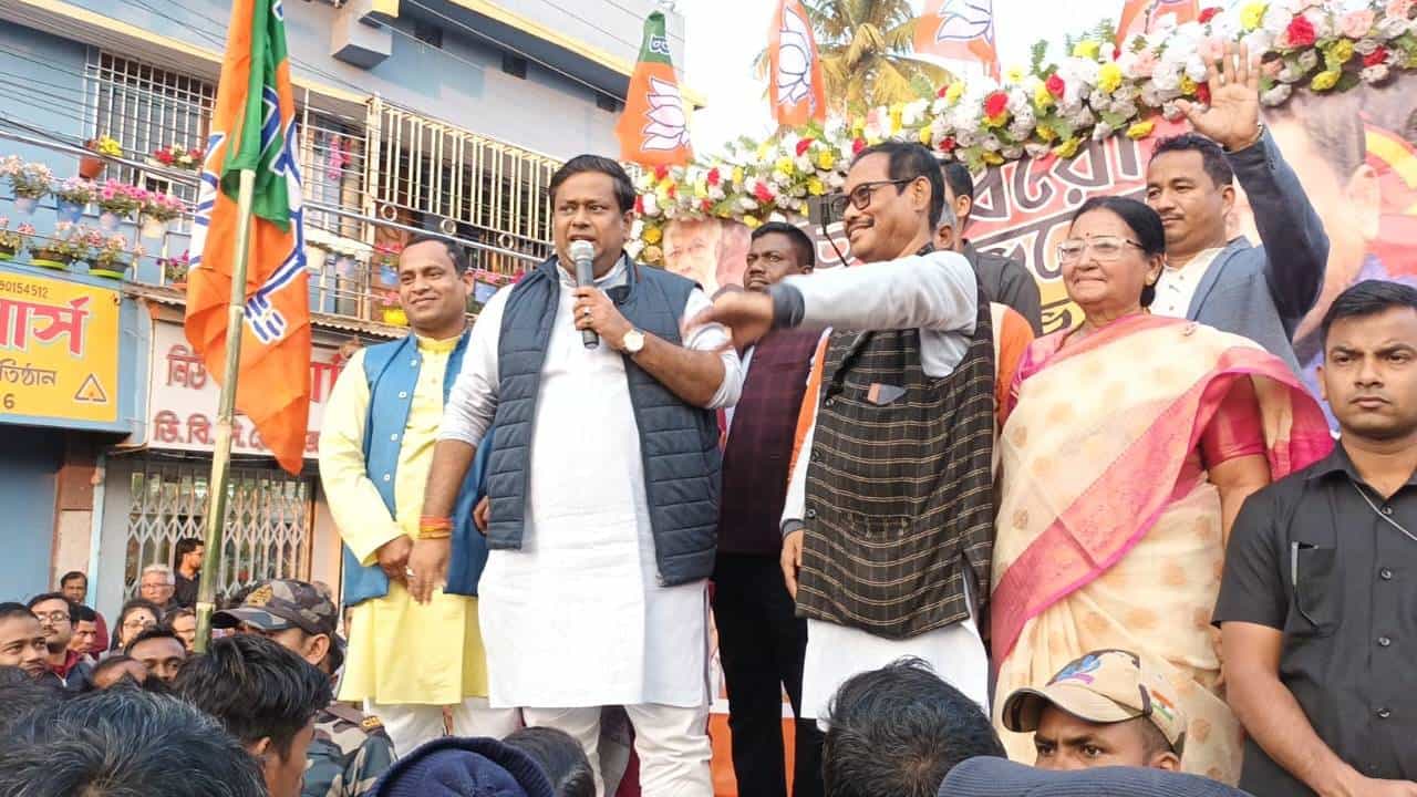 Jalpaiguri: জলপাইগুড়ি থেকে লোকসভার টিকিট পাচ্ছেন জয়ন্ত রায়? সুকান্তর ইঙ্গিতে বাড়ছে জল্পনা Jalpaiguri: জলপাইগুড়ি থেকে লোকসভার টিকিট পাচ্ছেন জয়ন্ত রায়? সুকান্তর ইঙ্গিতে বাড়ছে জল্পনা