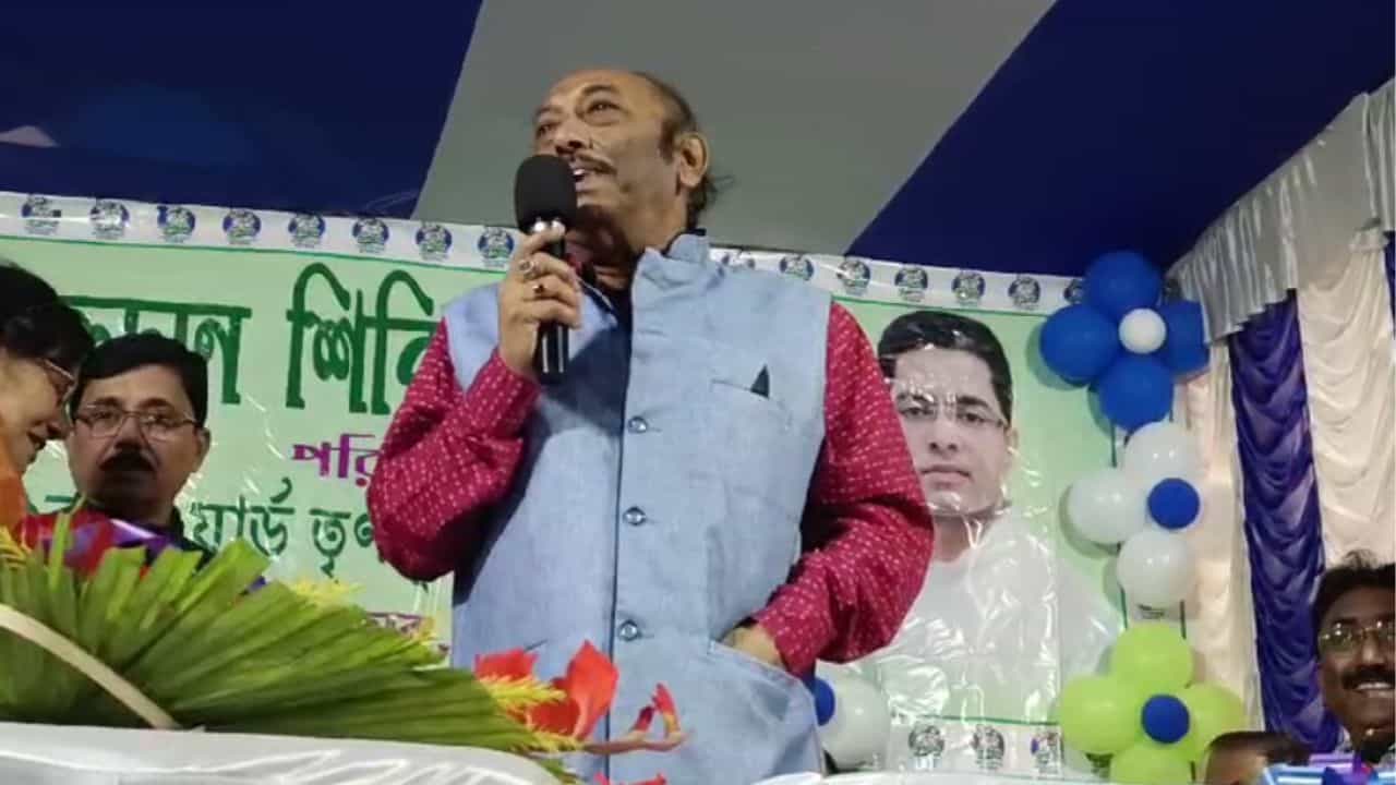 Hooghly TMC: টিকিট না পেয়ে দল ছেড়েছিলেন, আবার ভোটের আগে আবার ঘাসফুলে যোগ দিলেন TMC নেতা Hooghly TMC: টিকিট না পেয়ে দল ছেড়েছিলেন, আবার ভোটের আগে আবার ঘাসফুলে যোগ দিলেন TMC নেতা