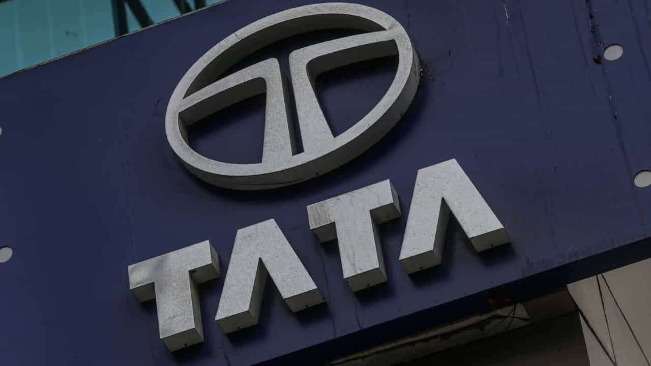 Tata Group: গুজরাটে সেমিকন্ডাক্টর ফ্যাব্রিকেশনের কারখানা গড়তে চায় টাটা গ্রুপ Tata Group: গুজরাটে সেমিকন্ডাক্টর ফ্যাব্রিকেশনের কারখানা গড়তে চায় টাটা গ্রুপ