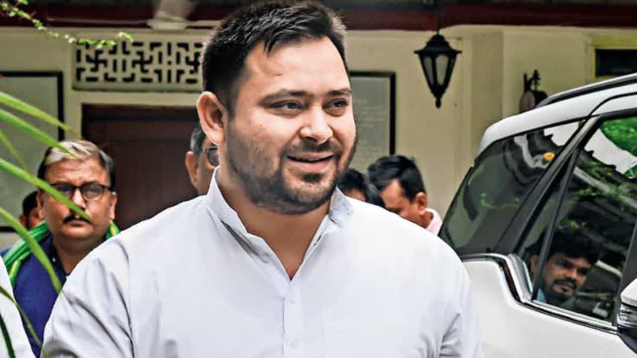 Tejashwi Yadav: 'খেলা এখনও বাকি', নীতীশকে 'সম্মান' জানাতে নির্দেশ তেজস্বীর Tejashwi Yadav: 'খেলা এখনও বাকি', নীতীশকে 'সম্মান' জানাতে নির্দেশ তেজস্বীর