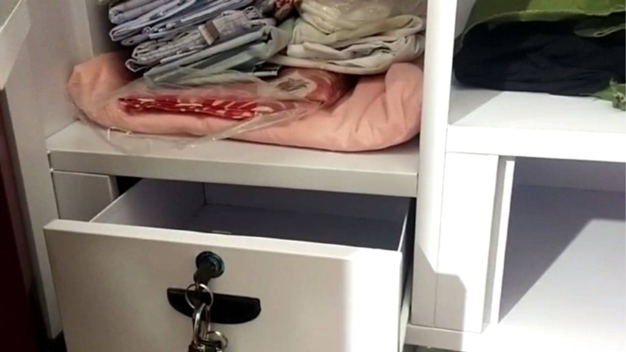 Thakurpukur: ঠাকুরপুকুরে লকার ভেঙে ২৪ লক্ষ টাকা ও ৩ ভরি সোনা নিয়ে পালাল চোর