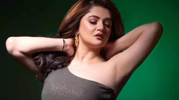 Srabanti Chattopadhyay: অধীর আগ্রহে অপেক্ষা করছিলেন শ্রাবন্তী চট্টোপাধ্যায়ের ভক্তরা Srabanti Chattopadhyay: অধীর আগ্রহে অপেক্ষা করছিলেন শ্রাবন্তী চট্টোপাধ্যায়ের ভক্তরা