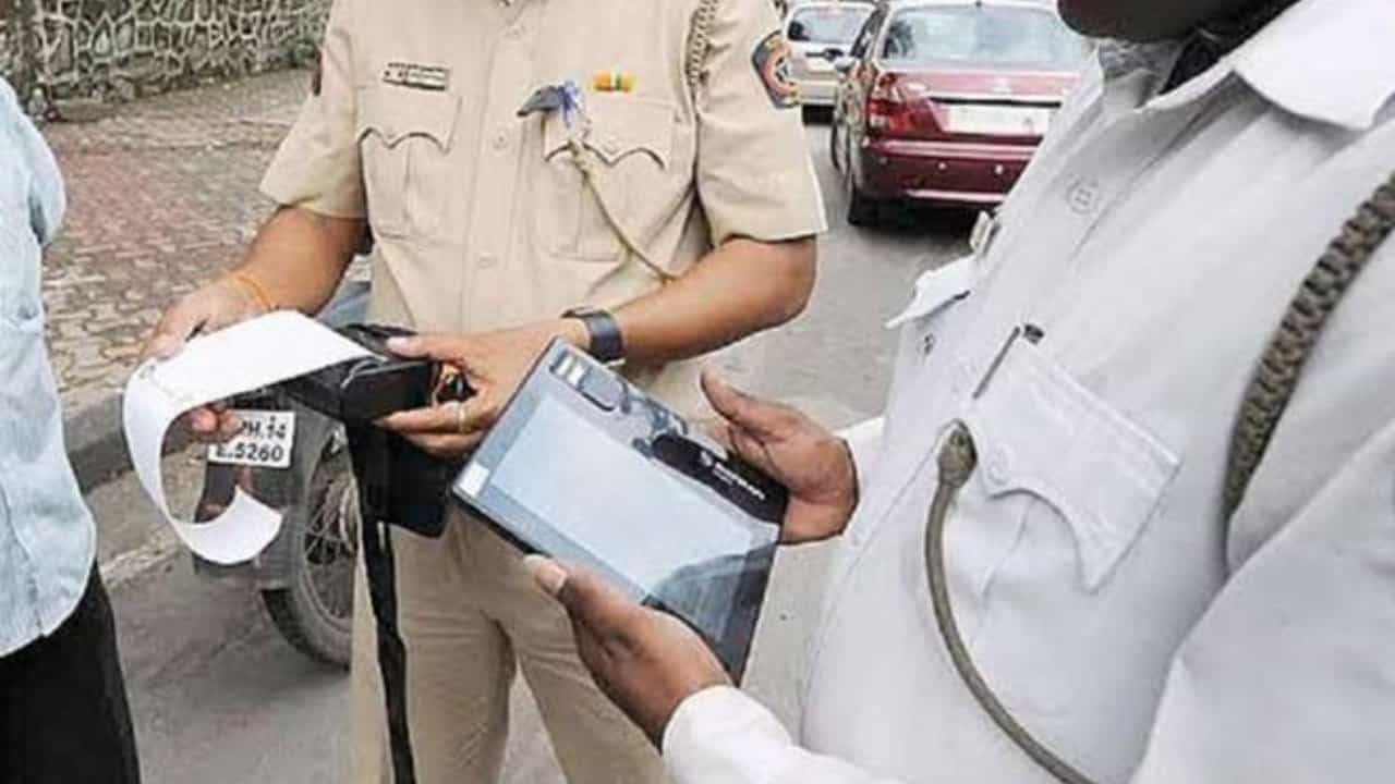 নির্ঝঞ্ঝাটে অনলাইনেই মেটান ট্রাফিক চালান, ৬০ দিনের বেশি দেরি হলে কিন্তু... নির্ঝঞ্ঝাটে অনলাইনেই মেটান ট্রাফিক চালান, ৬০ দিনের বেশি দেরি হলে কিন্তু...