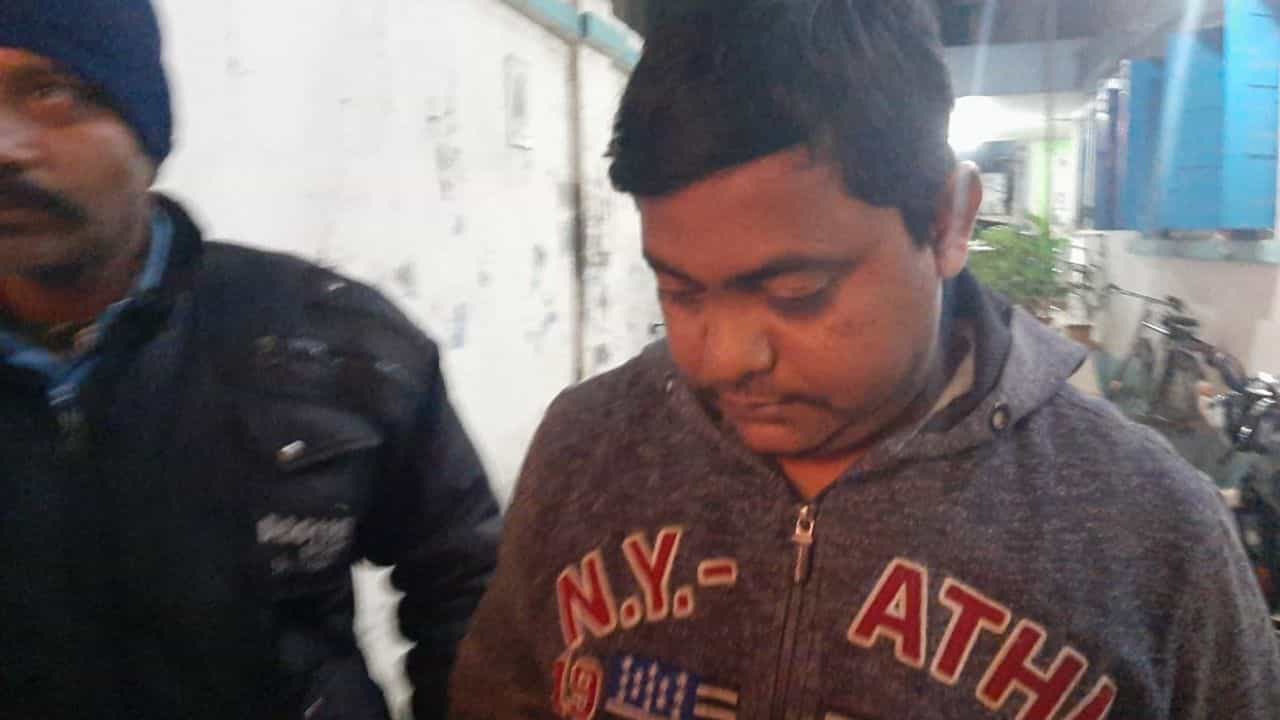 Uttarpara News: সিসি ক্যামেরা বন্ধ করে সোনা চুরি! দিঘা থেকে গ্রেফতার ঋণ সংস্থার ম্যানেজার Uttarpara News: সিসি ক্যামেরা বন্ধ করে সোনা চুরি! দিঘা থেকে গ্রেফতার ঋণ সংস্থার ম্যানেজার