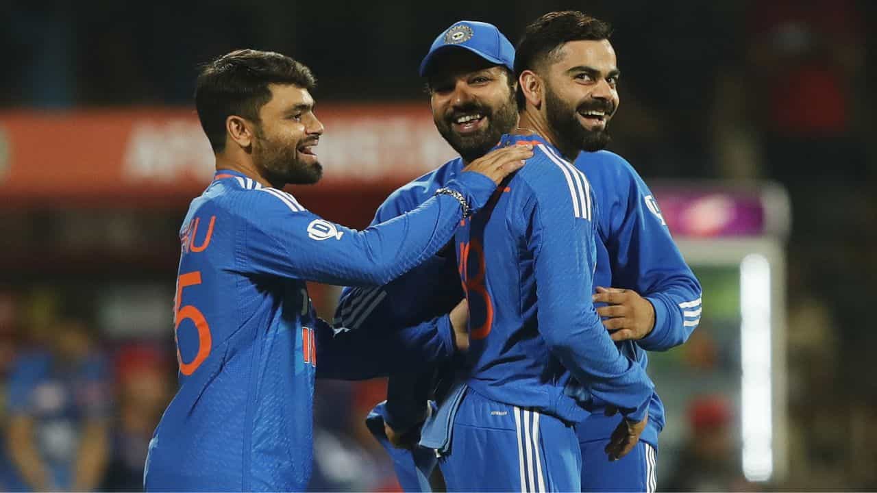 Rinku Singh-Virat Kohli: তরুণ রিঙ্কুকে হারিয়ে সেরা ফিল্ডার ৩৫এর কোহলি Rinku Singh-Virat Kohli: তরুণ রিঙ্কুকে হারিয়ে সেরা ফিল্ডার ৩৫এর কোহলি