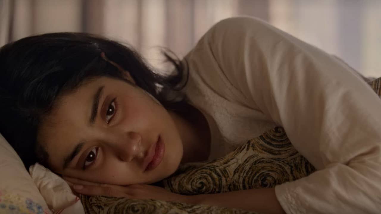 মা নেই, খবর পেতে আচমকাই পাল্টে যায় খুশি, বোনকে দেখে হতবাক জাহ্নবী