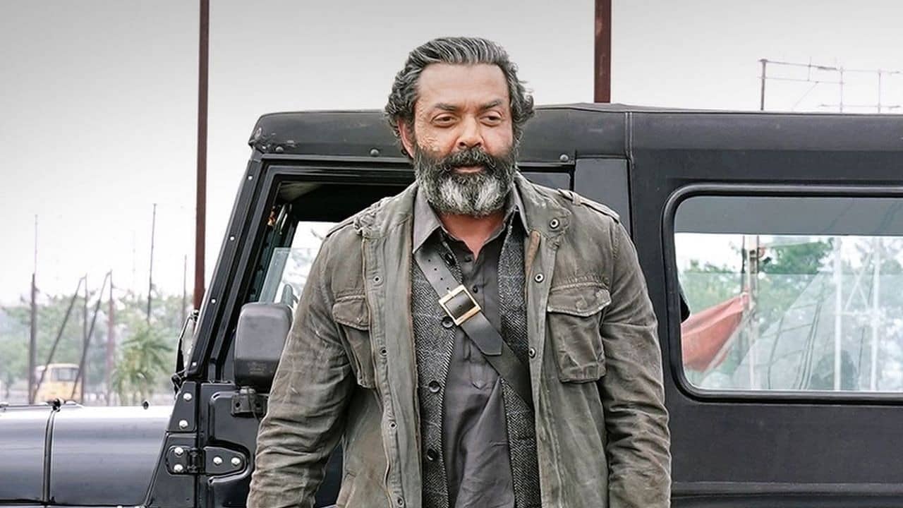 নিরাপত্তা ছাড়াই পথে ভালগার ভিলেন ববি, নাগালে পেতেই এ কী করলেন সকলে