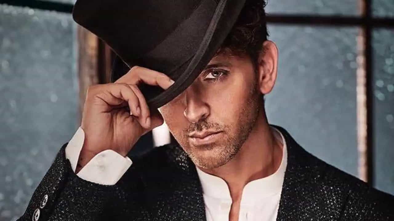 হাফ সেঞ্চুরি হৃত্বিক রোশনের। ৫০-এ পা গিলেন গ্রিক গড। কেরিয়ারে একাধিক ওঠানামর পর্ব থাকলেও হৃত্বিক যেন ভিড়ের মাঝেও ভীষণ আলাদা।