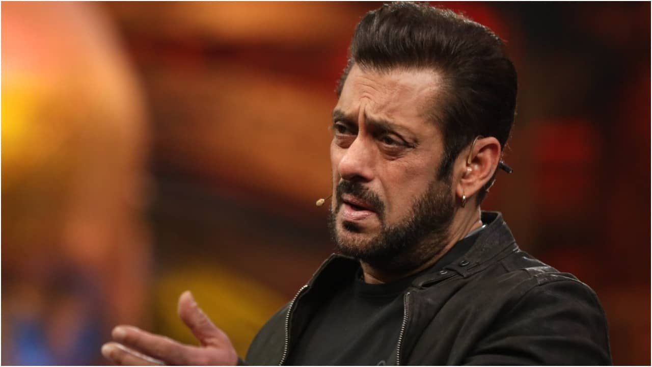 মনে হল বাড়ির কাজের লোক এসে বলছে..., পুরস্কার নিয়ে সলমনে ব্যঙ্গ