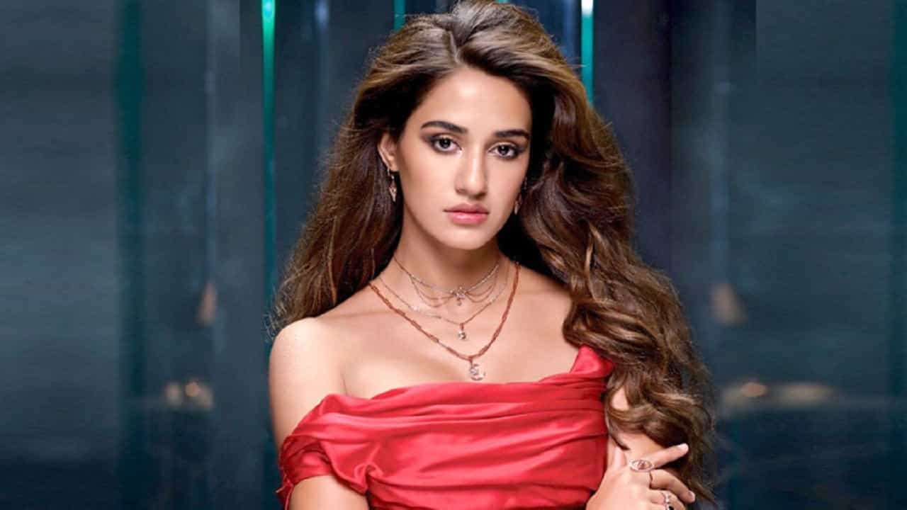 এই বলি নায়িকার দিদি সেনা অফিসার! বলিউডের তারকা অভিনেত্রী দিশা পটানি। পরিবারের অধিকাংশ সদস্যই যুক্ত দেশ সেবায়। তাঁরও ঠিক তাই ইচ্ছে ছিল।
