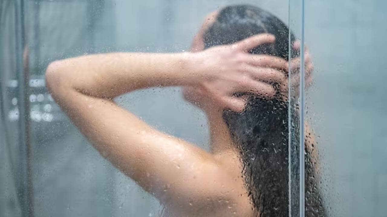 Capturing Womens Bath: মহিলার স্নানের দৃশ্যের ভিডিয়ো বানানোর পরিণাম হাড়ে হাড়ে টের পেলেন যুবক