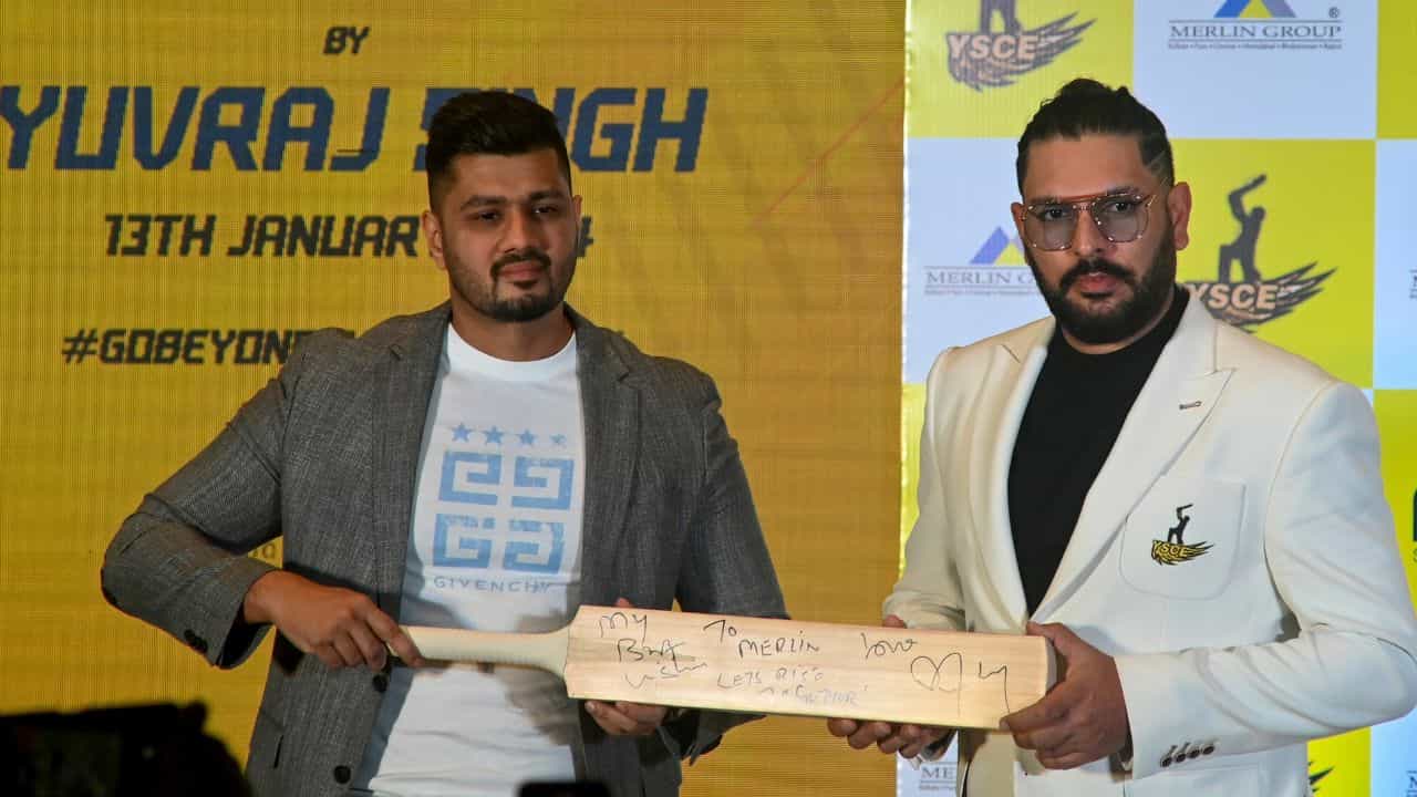 Yuvraj Singh: জোড়া বিশ্বকাপ জিতেও যে আক্ষেপ যায়নি যুবরাজ সিংয়ের... Yuvraj Singh: জোড়া বিশ্বকাপ জিতেও যে আক্ষেপ যায়নি যুবরাজ সিংয়ের...