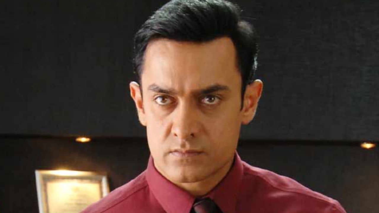৬ টাকা স্কুলের মাইনে দিতে পারেননি তাঁর বাবা-মা; কাঁদতে-কাঁদতে বলেন আমির