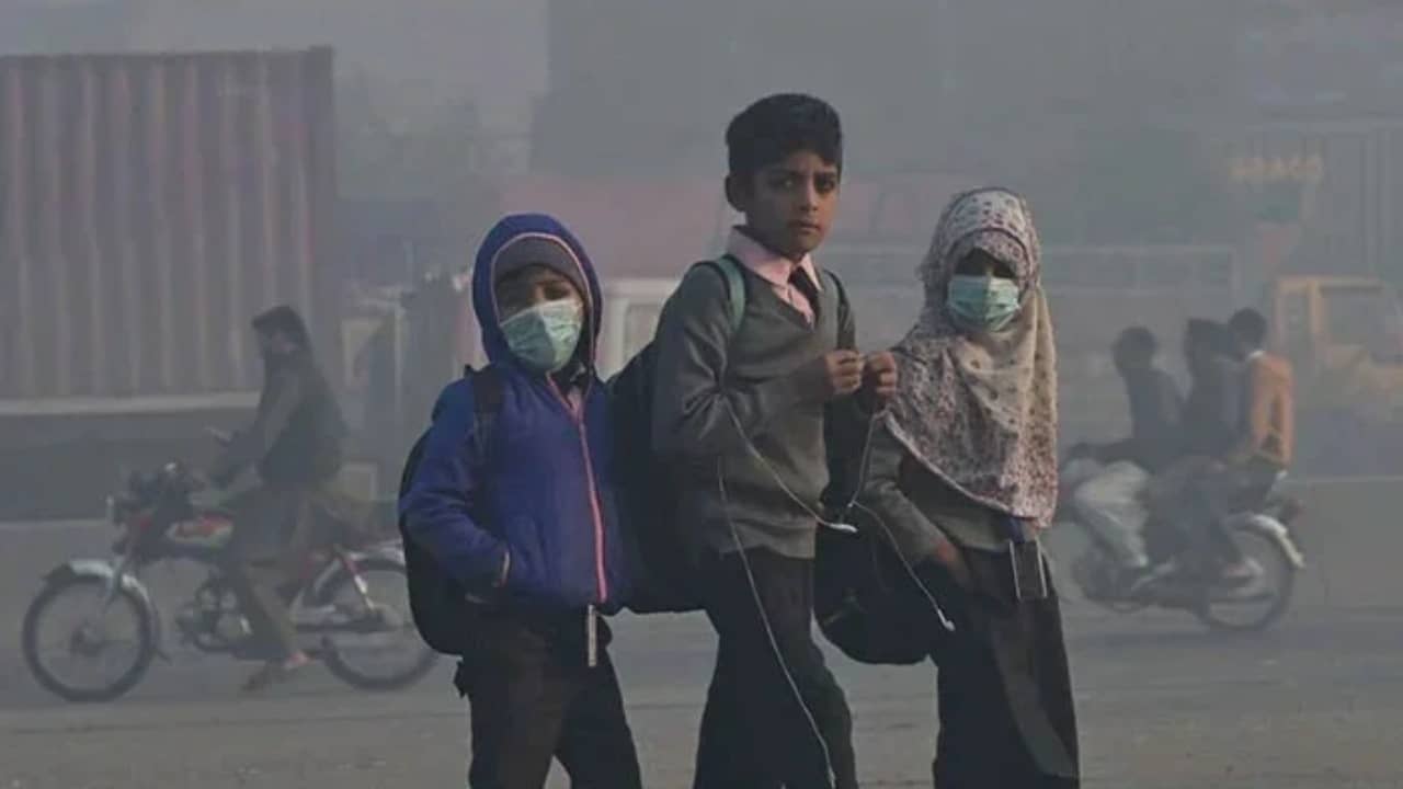 Bihar: পরার নেই গরম জামা, স্কুলে এসে ঠান্ডায় মরতে হল ১০ বছরের শিশুকে