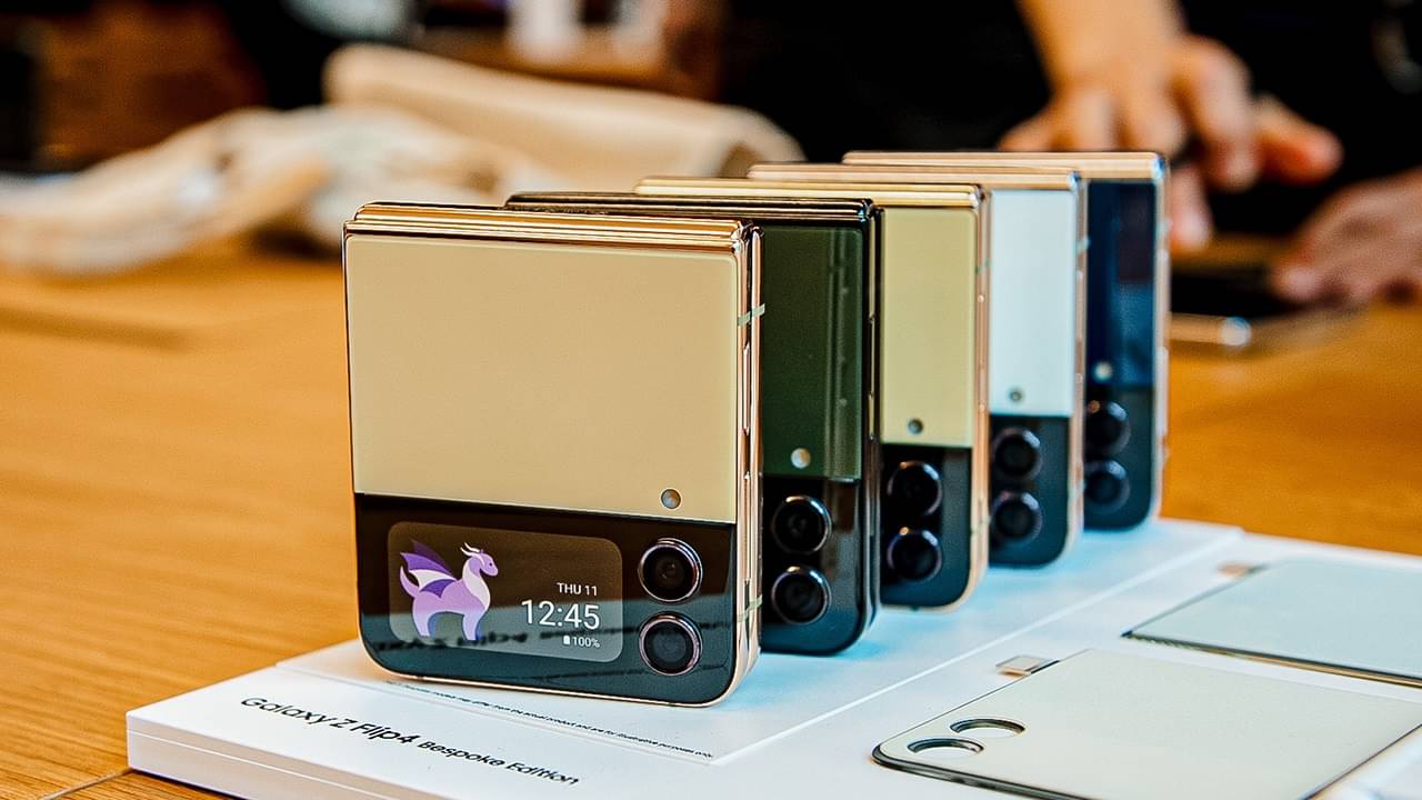 SAMSUNG Galaxy Z Flip4 5G পেয়ে যাবেন 39% সস্তা দামে, কোথায় দিচ্ছে এমন বিশাল অফার?