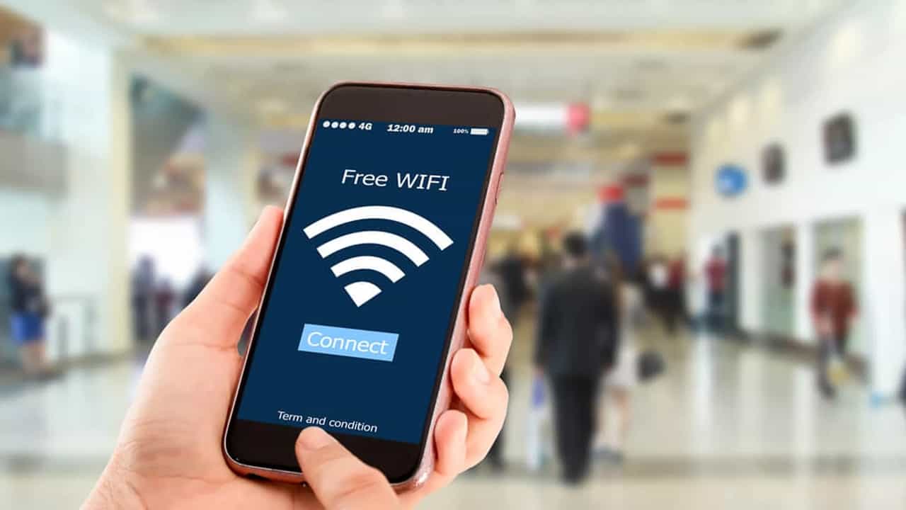 Free WiFi পেলেই গেম-সিনেমায় ডুব দেন? কী কী বিপদ অপেক্ষা করছে দেখুন Free WiFi পেলেই গেম-সিনেমায় ডুব দেন? কী কী বিপদ অপেক্ষা করছে দেখুন