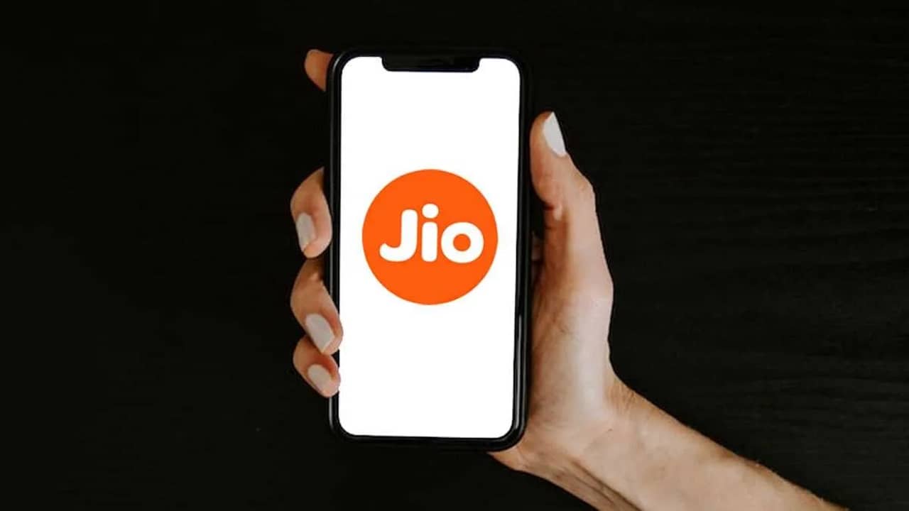 নতুন বছরে 3 ধামাকাদার রিচার্জ প্ল্যান আনল Jio, বিদেশে কথা বললেও লাগবে না আলাদা টাকা