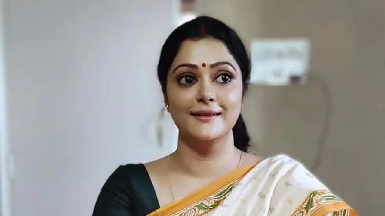 কাঞ্চনের প্রথম স্ত্রীর নাম অনিন্দিতা দাস। তিনিও একজন অভিনেত্রী। নাট্য়ব্যক্তিত্ব সুমন মুখোপাধ্যায়ের 'হারবার্ট' ছবিতে অভিনেতা জয়রাজ ভট্টাচার্যের (যিনি হারবার্টের যুবক বয়সে অভিনয় করেছিলেন) বিপরীতে, অর্থাৎ হারবার্টের প্রেমিকার চরিত্রে অভিনয় করে তাক লাগিয়ে দিয়েছিলেন।